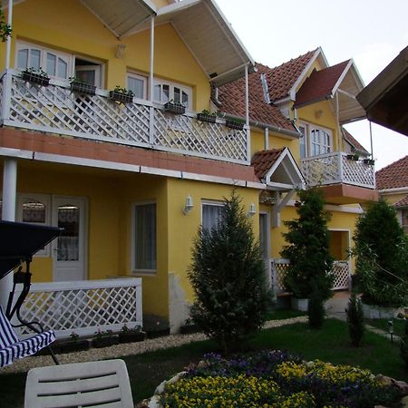 Castello Vendeg Es Apartmanhaz Eğri Dış mekan fotoğraf