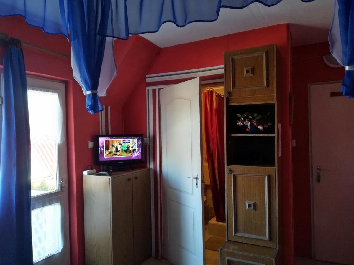 Castello Vendeg Es Apartmanhaz Eğri Dış mekan fotoğraf