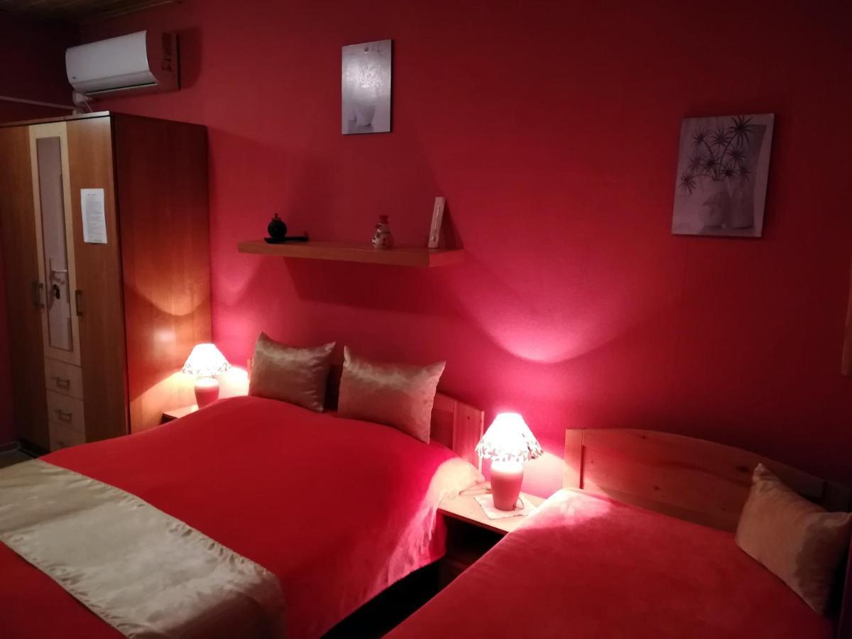 Castello Vendeg Es Apartmanhaz Eğri Dış mekan fotoğraf