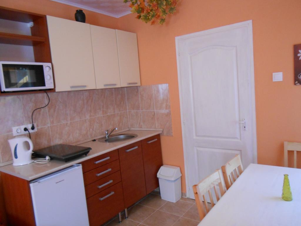 Castello Vendeg Es Apartmanhaz Eğri Oda fotoğraf