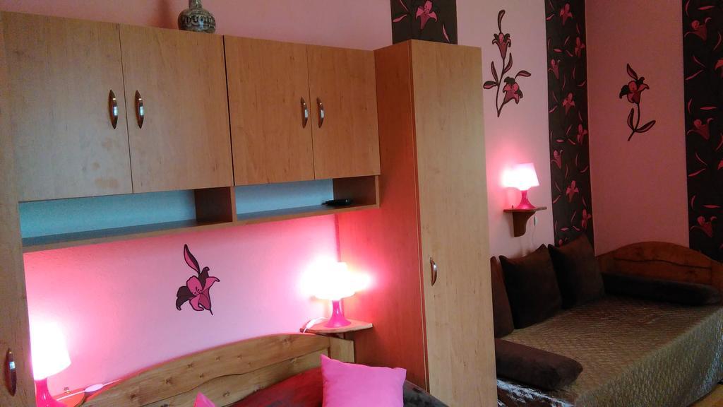 Castello Vendeg Es Apartmanhaz Eğri Oda fotoğraf