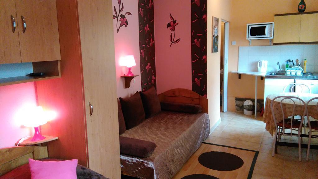 Castello Vendeg Es Apartmanhaz Eğri Oda fotoğraf