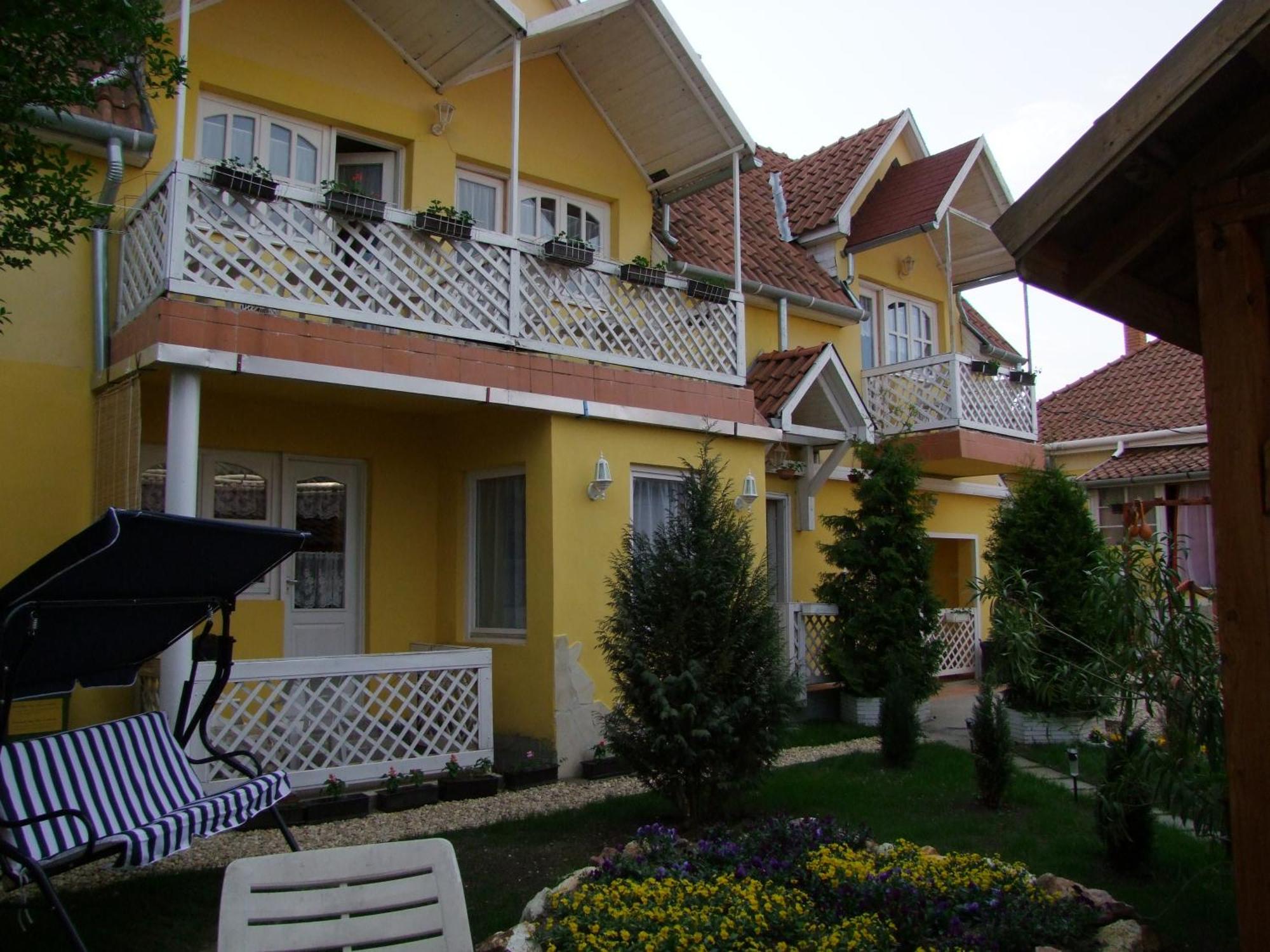 Castello Vendeg Es Apartmanhaz Eğri Dış mekan fotoğraf