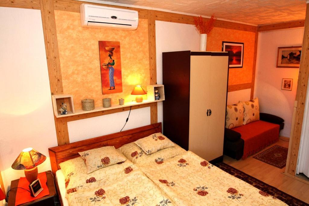 Castello Vendeg Es Apartmanhaz Eğri Oda fotoğraf