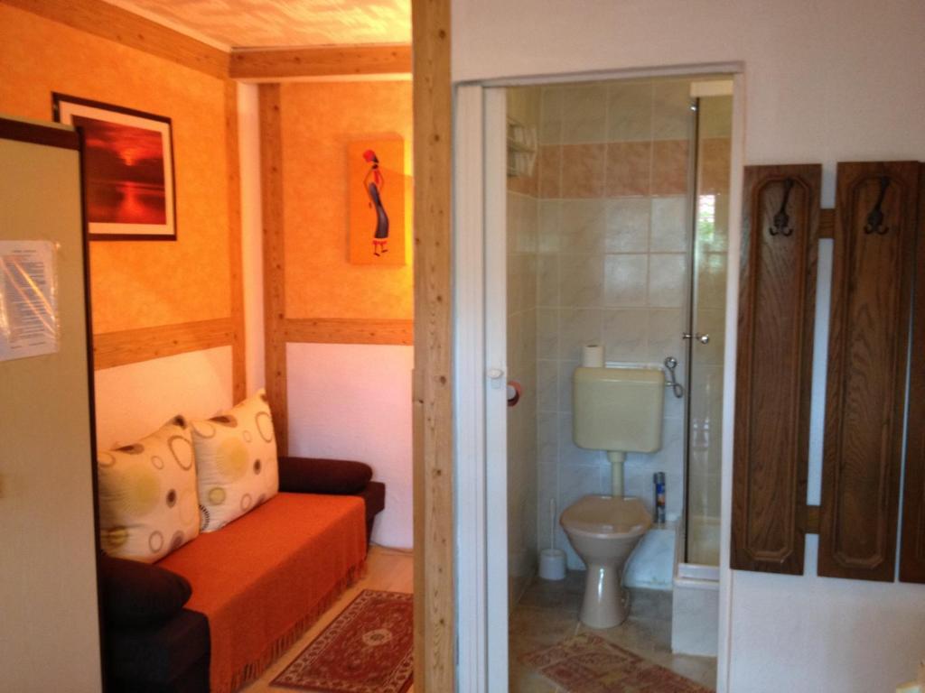 Castello Vendeg Es Apartmanhaz Eğri Oda fotoğraf